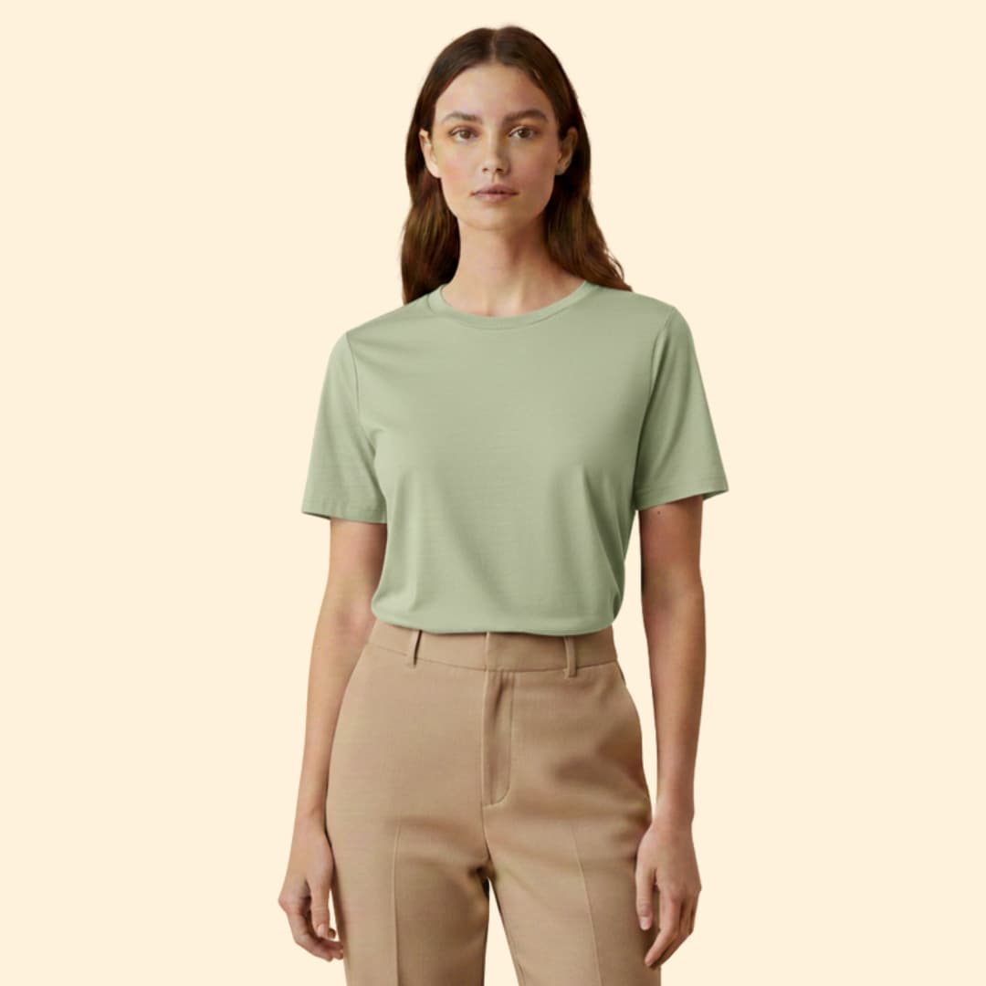 Women’s Short Sleeve T-Shirt with Round Neck